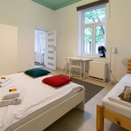 Light Apartment Zyblikiewicza Street كراكوفيا المظهر الخارجي الصورة